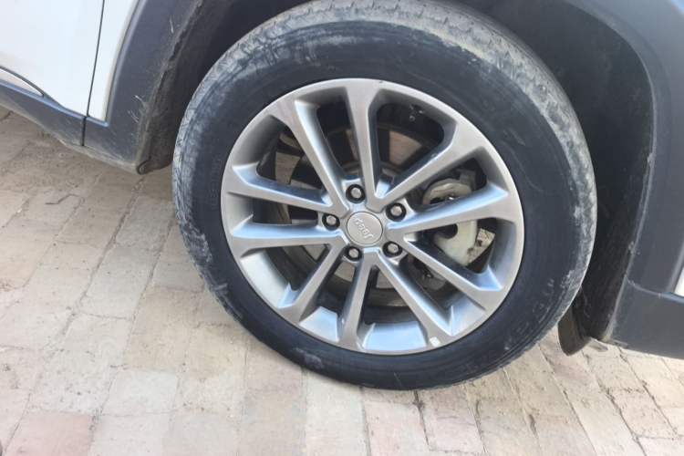 Used Jeep Grand Commander 2018 2.0T Four-Wheel Drive Prestige Edition China V Right Front Wheel Hub