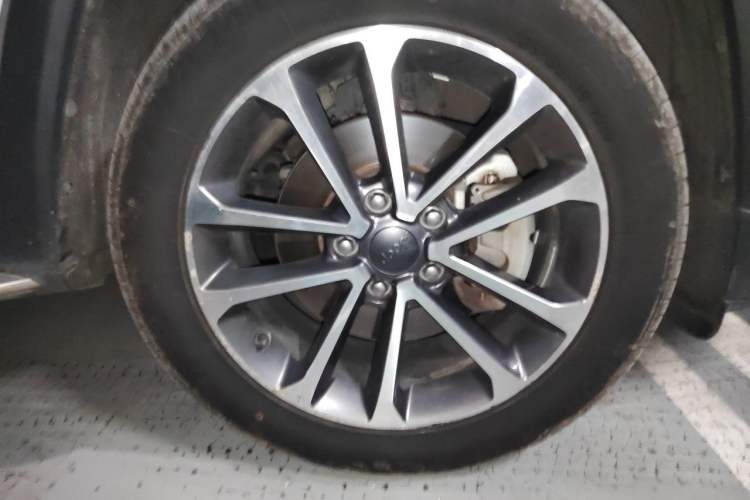 Used Jeep Grand Commander 2018 2.0T Four-Wheel Drive Enjoyment Version China V Right Front Wheel Hub