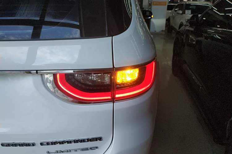 Used Jeep Grand Commander 2018 2.0T Two-Wheel Drive Enjoy Edition China V Right Rear Taillight