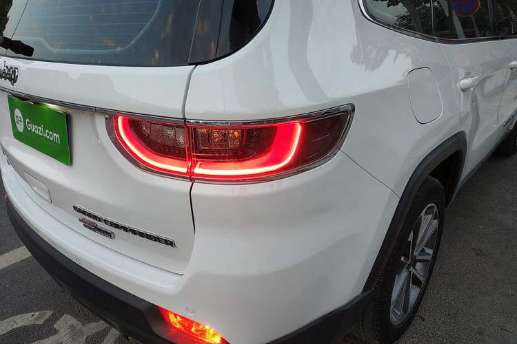 Used Jeep Grand Commander 2018 2.0T Four-Wheel Drive Enjoyment Edition China VI Right Rear Taillight