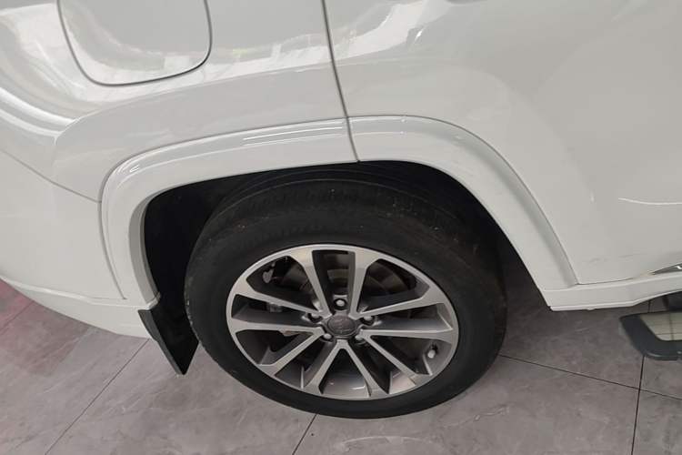 Used Jeep Grand Commander 2018 2.0T Four-Wheel Drive Smart Enjoyment Version China V Emission Standard Right Rear Wheel Hub