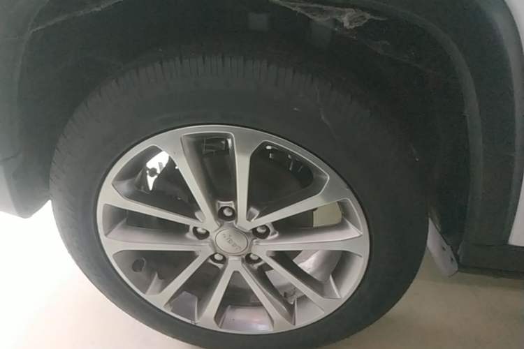 Used Jeep Grand Commander 2018 2.0T Two-Wheel Drive Enjoy Edition China V Right Rear Wheel Hub