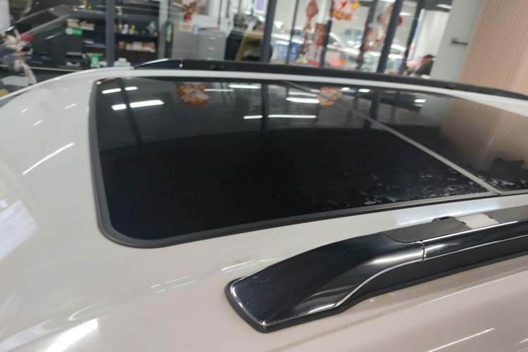Used Jeep Grand Commander 2018 2.0T Four-Wheel Drive Smart Enjoyment Version China V Emission Standard Roof