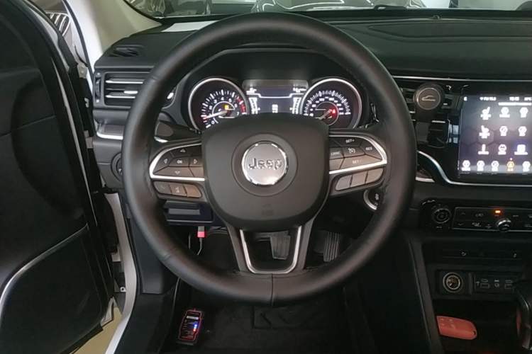 Used Jeep Grand Commander 2018 2.0T Two-Wheel Drive Enjoy Edition China V Steering Wheel