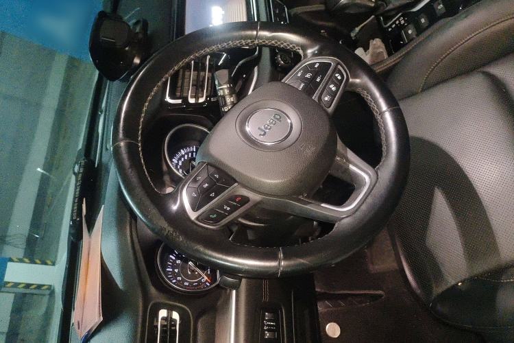 Used Jeep Grand Commander 2018 2.0T Four-Wheel Drive Smart Enjoyment Version China V Emission Standard Steering Wheel
