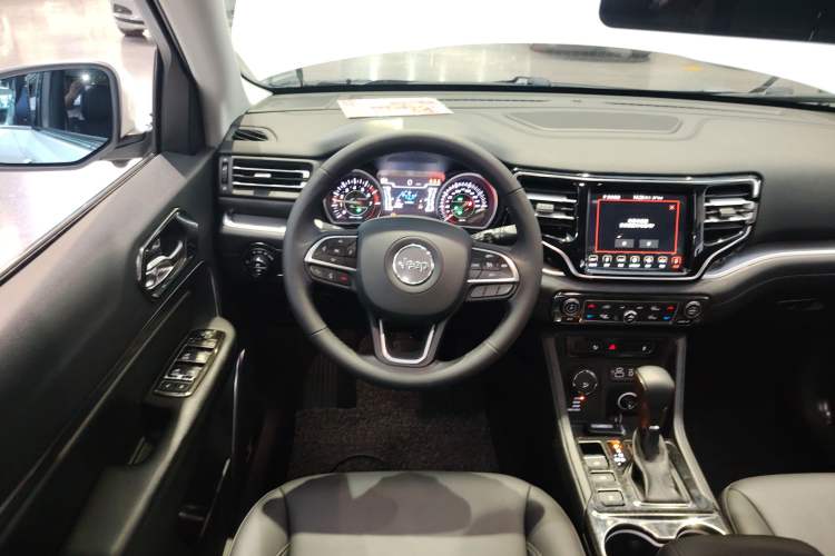Used Jeep Grand Commander 2018 2.0T Four-Wheel Drive Premium Navigation Version China V Steering Wheel