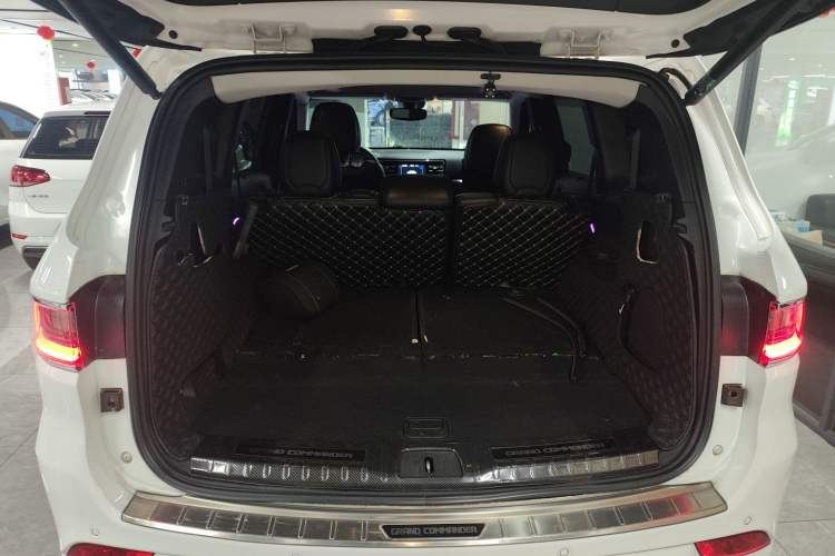 Used Jeep Grand Commander 2018 2.0T Four-Wheel Drive Smart Enjoyment Version China V Emission Standard Trunk