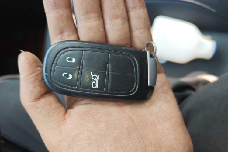 Used Jeep Grand Commander 2018 2.0T Four-Wheel Drive Enjoyment Version China V Vehicle Key