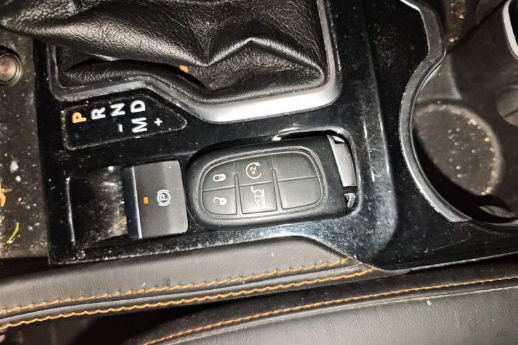 Used Jeep Grand Commander 2018 2.0T Four-Wheel Drive Smart Enjoyment Version China V Emission Standard Vehicle Key