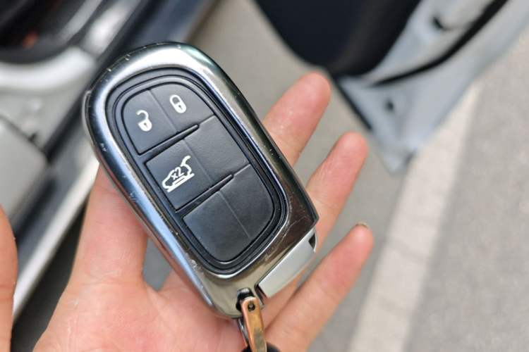 Used Jeep Grand Commander 2018 2.0T Four-Wheel Drive Enjoyment Version China V Vehicle Key