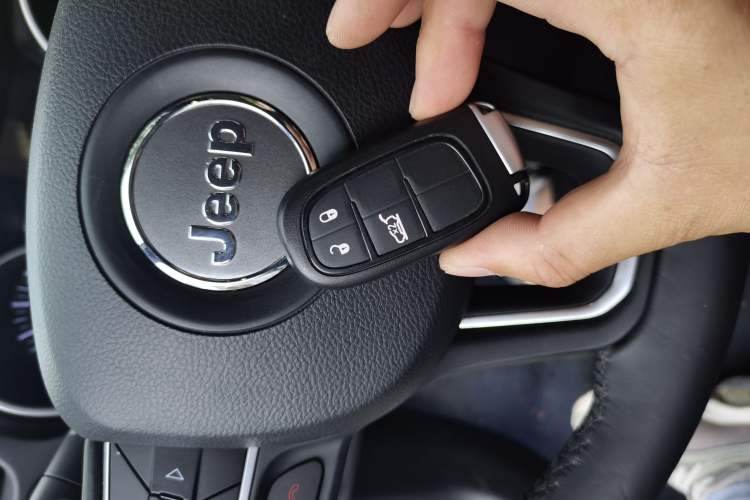 Used Jeep Grand Commander 2018 2.0T Four-Wheel Drive Prestige Edition China V Vehicle Key