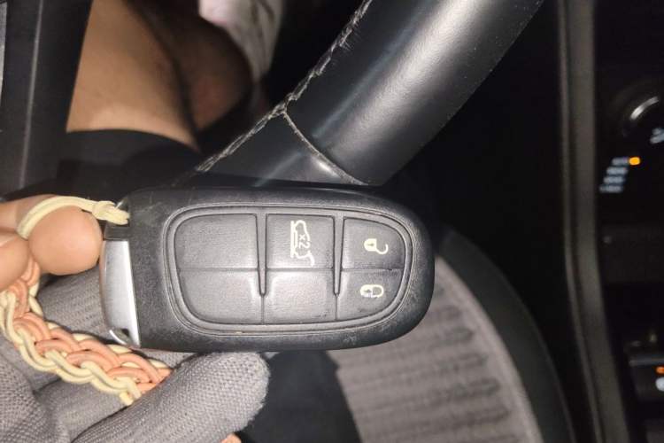 Used Jeep Grand Commander 2018 2.0T Four-Wheel Drive Premium Navigation Version China V Vehicle Key