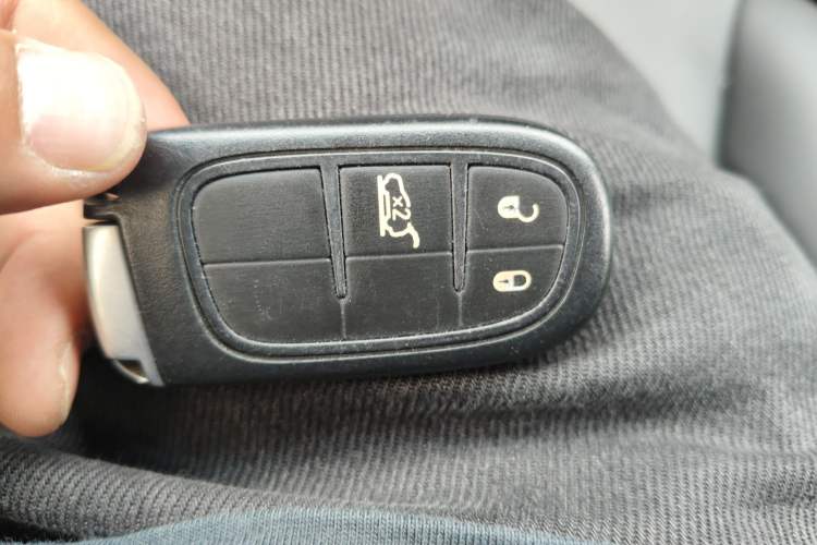 Used Jeep Grand Commander 2018 2.0T Four-Wheel Drive Premium Navigation Version China V Vehicle Key