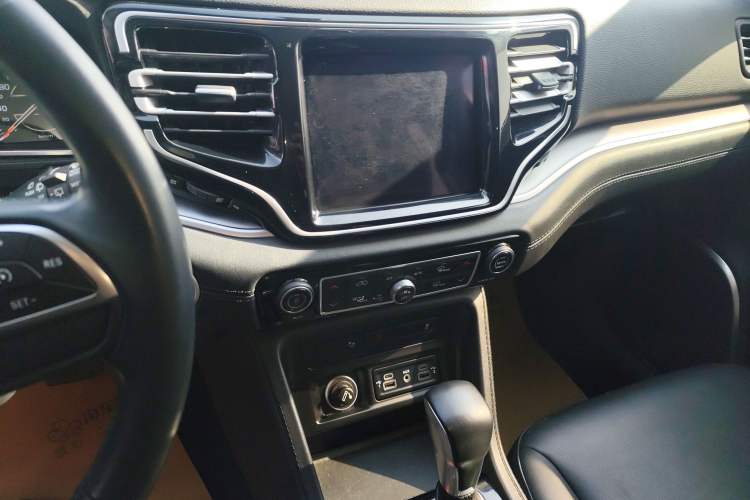 Used Jeep Grand Commander 2020 2.0T Two-Wheel Drive Elite Version Audio And AC Panel