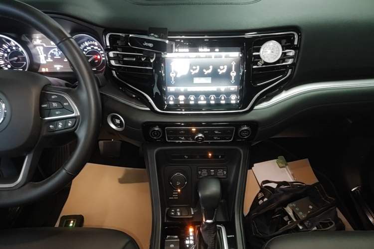 Used Jeep Grand Commander 2020 2.0T Four-Wheel Drive Elite Enhanced Edition Audio And AC Panel