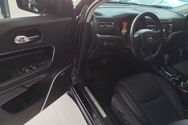 Used Jeep Grand Commander 2020 2.0T Four-Wheel Drive Night Eagle Edition Driver Seat