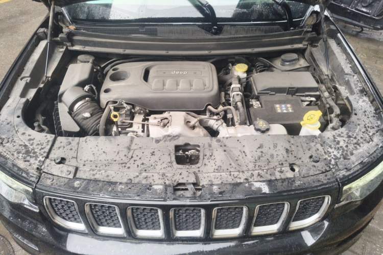 Used Jeep Grand Commander 2020 2.0T Two-Wheel Drive Elite Version Engine Bay