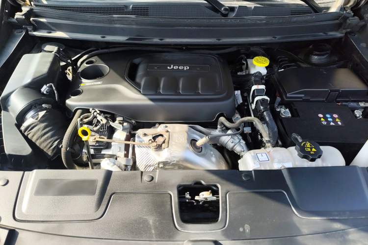 Used Jeep Grand Commander 2020 2.0T Two-Wheel Drive Elite Version Engine Bay