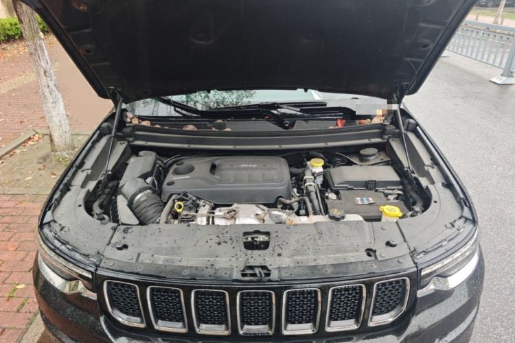 Used Jeep Grand Commander 2020 2.0T Two-Wheel Drive Elite Version Engine Bay