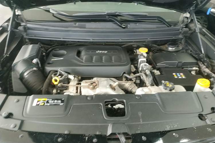 Used Jeep Grand Commander 2020 2.0T Two-Wheel Drive Elite Version Engine Bay