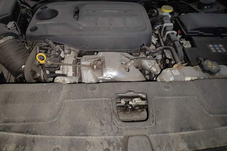 Used Jeep Grand Commander 2020 2.0T Two-Wheel Drive Elite Version Engine Bay