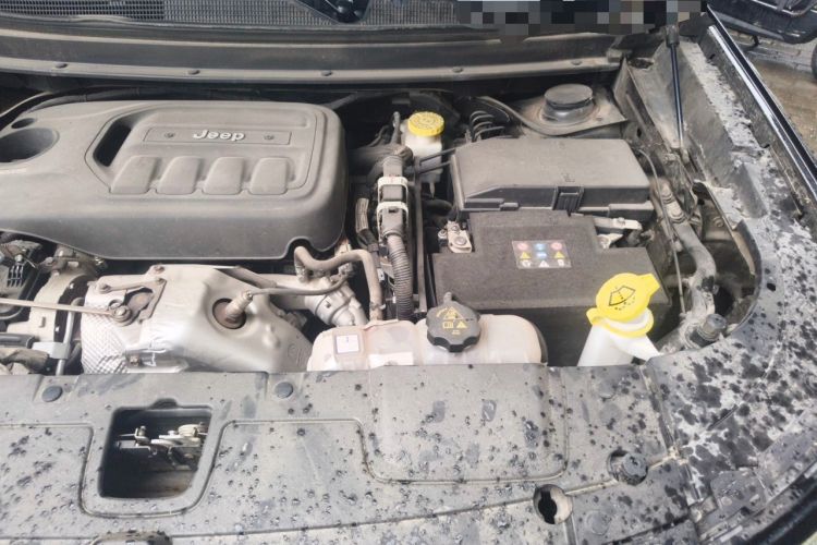 Used Jeep Grand Commander 2020 2.0T Two-Wheel Drive Elite Version Engine Bay Left