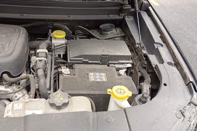 Used Jeep Grand Commander 2020 2.0T Two-Wheel Drive Elite Version Engine Bay Left