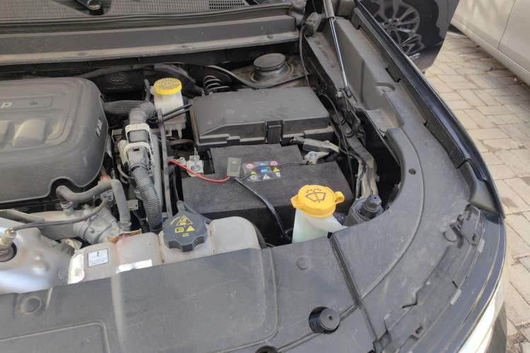 Used Jeep Grand Commander 2020 2.0T Four-Wheel Drive Elite Enhanced Edition Engine Bay Left
