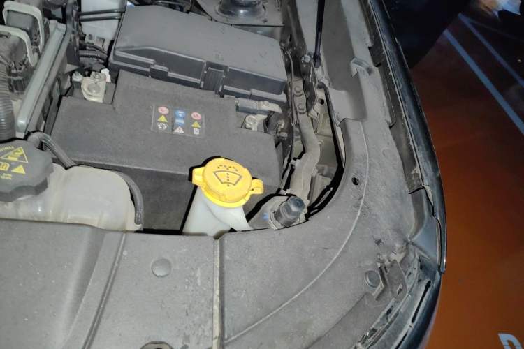 Used Jeep Grand Commander 2020 2.0T Two-Wheel Drive Elite Version Engine Bay Left