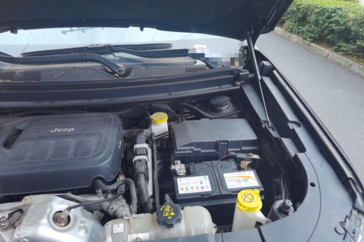 Used Jeep Grand Commander 2020 2.0T Two-Wheel Drive Leading Edition Engine Bay Left