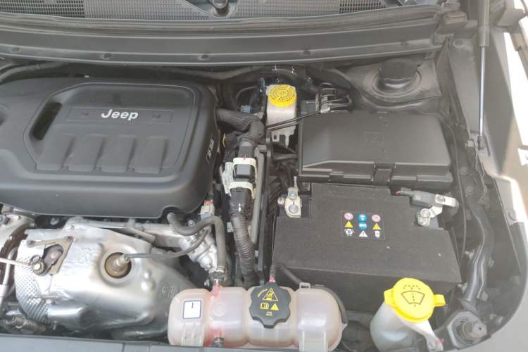 Used Jeep Grand Commander 2020 2.0T Four-Wheel Drive Elite Edition Engine Bay Left