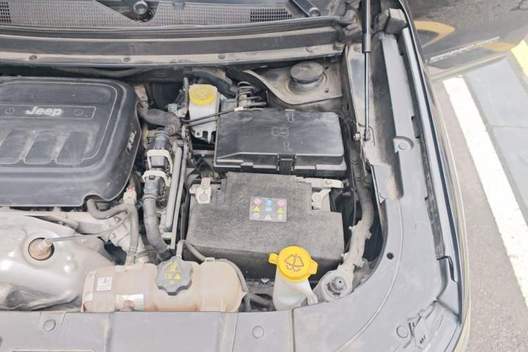 Used Jeep Grand Commander 2020 2.0T Four-Wheel Drive Elite Edition Engine Bay Left
