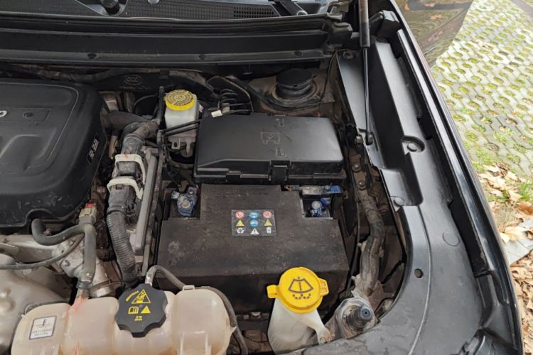 Used Jeep Grand Commander 2020 2.0T Four-Wheel Drive Night Eagle Edition Engine Bay Left