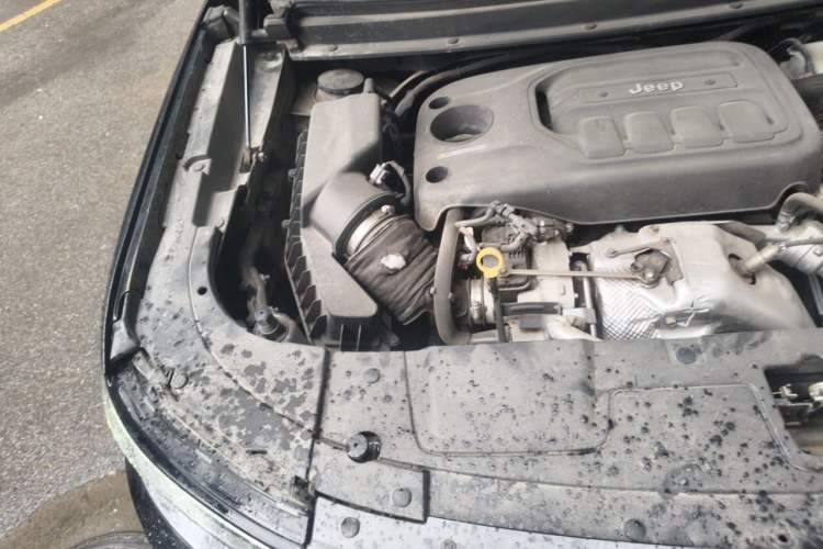 Used Jeep Grand Commander 2020 2.0T Two-Wheel Drive Elite Version Engine Bay Right