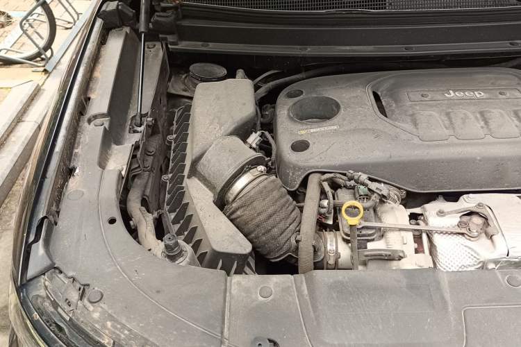Used Jeep Grand Commander 2020 2.0T Two-Wheel Drive Elite Version Engine Bay Right