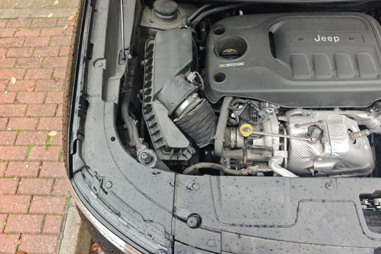Used Jeep Grand Commander 2020 2.0T Two-Wheel Drive Elite Version Engine Bay Right