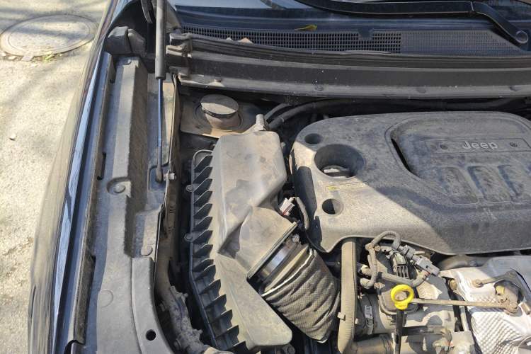 Used Jeep Grand Commander 2020 2.0T Four-Wheel Drive Elite Edition Engine Bay Right