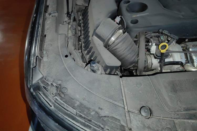 Used Jeep Grand Commander 2020 2.0T Two-Wheel Drive Elite Version Engine Bay Right