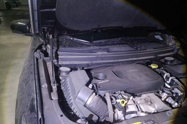 Used Jeep Grand Commander 2020 2.0T Two-Wheel Drive Leading Edition Engine Bay Right
