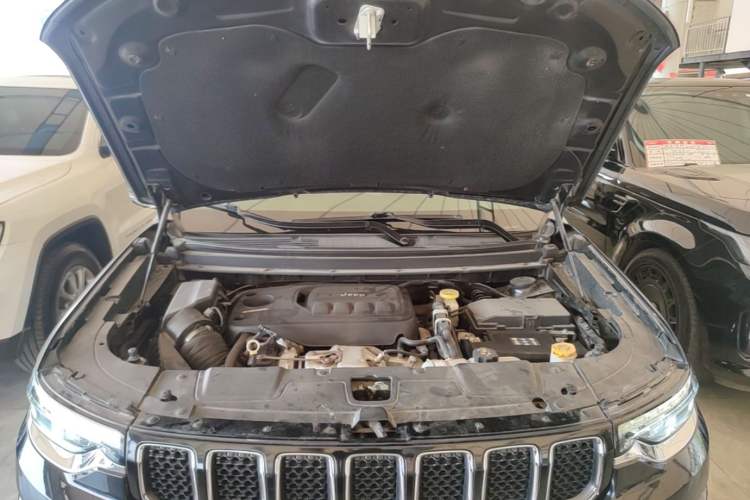 Used Jeep Grand Commander 2020 2.0T Two-Wheel Drive Elite Version Engine Bay