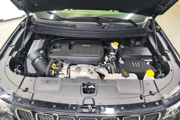Used Jeep Grand Commander 2020 2.0T Two-Wheel Drive Elite Version Engine Bay