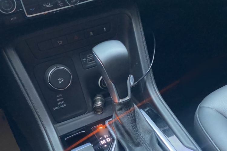 Used Jeep Grand Commander 2020 2.0T Four-Wheel Drive Night Eagle Edition Gear Lever