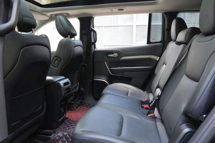 Used Jeep Grand Commander 2020 2.0T Two-Wheel Drive Elite Version Interior 4