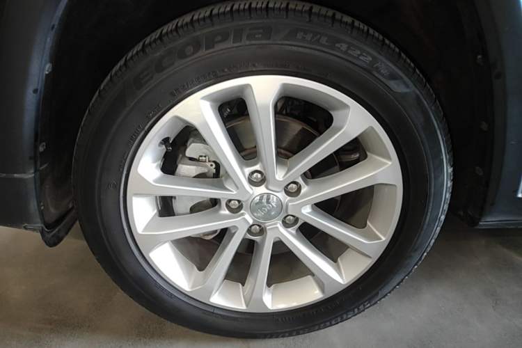 Used Jeep Grand Commander 2020 2.0T Four-Wheel Drive Elite Enhanced Edition Left Front Wheel Hub