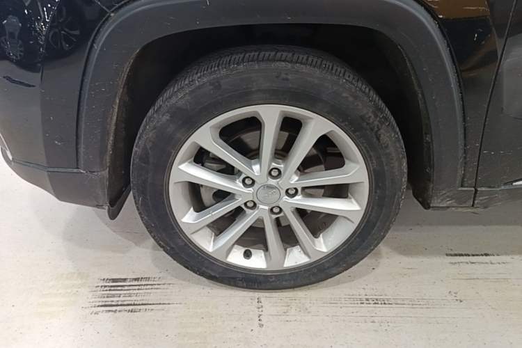 Used Jeep Grand Commander 2020 2.0T Four-Wheel Drive Elite Enhanced Edition Left Front Wheel Hub