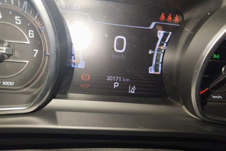 Used Jeep Grand Commander 2020 2.0T Four-Wheel Drive Night Eagle Edition Odometer Close Up