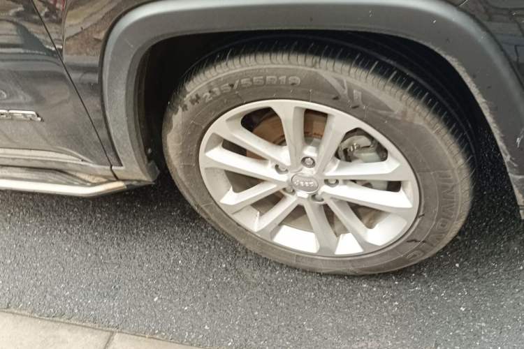 Used Jeep Grand Commander 2020 2.0T Two-Wheel Drive Elite Version Right Front Wheel Hub