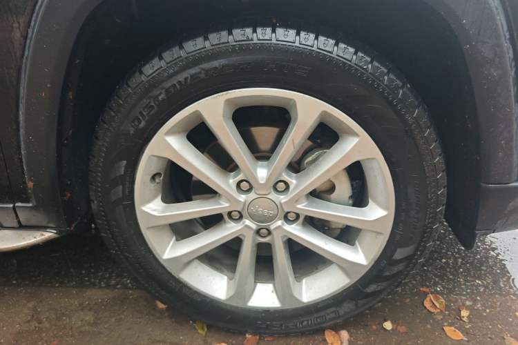 Used Jeep Grand Commander 2020 2.0T Two-Wheel Drive Elite Version Right Front Wheel Hub
