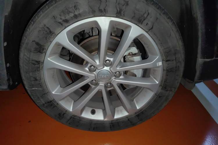 Used Jeep Grand Commander 2020 2.0T Two-Wheel Drive Elite Version Right Front Wheel Hub