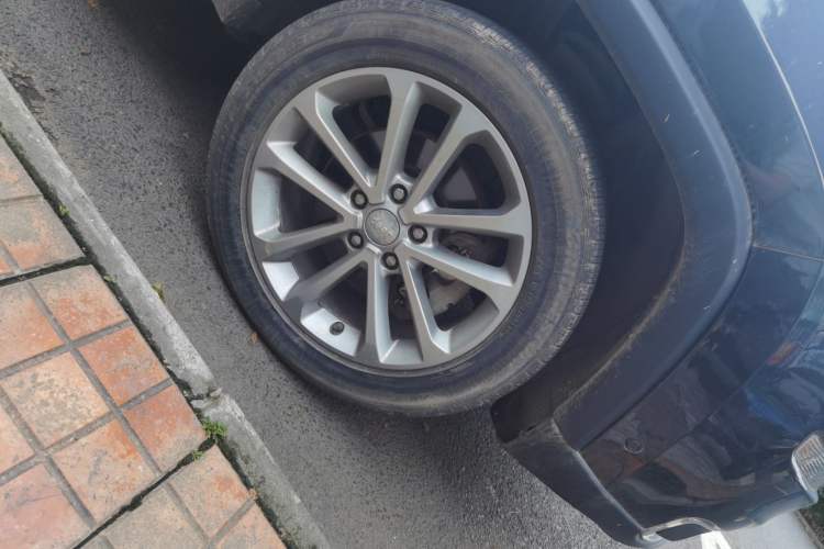 Used Jeep Grand Commander 2020 2.0T Two-Wheel Drive Leading Edition Right Front Wheel Hub